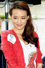 组图：舒淇何润东为公益献身 望有稳定感情