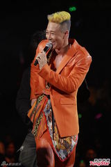 组图：林峰个唱顶黄发秀肌肉舞 直言连累吴千语