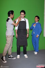 组图：杜德伟《爱她没得救》MV拍摄众星助阵