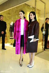 组图：熊乃瑾俏丽亮相品牌活动 精心选购时尚新品