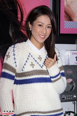 组图：钟嘉欣望明年开个唱 看好杨怡登“视后”宝座