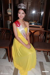 组图：香港小姐出席颁奖活动 将与刘德华合作