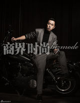 组图：潘粤明成熟写真微笑依旧