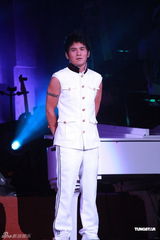 组图：曹格个唱力证与侧田兄弟情 刘德华低调助阵