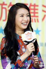 组图：林依晨清纯亮相 称将带男友见家人