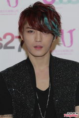 组图：韩星金在中开发布会 优雅亮相帅气魅惑