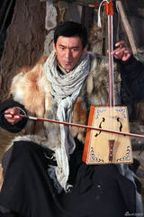 组图：电视剧群英庆典明星荟萃 任天野黑衣帅气出场