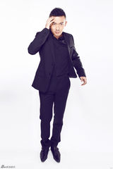 组图：聂远为新片拍创意写真 穿越时空对话项庄