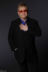 组图：艾尔顿-约翰演唱会气氛火爆