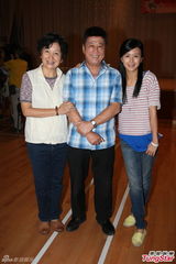 组图：黄日华否认劝苗侨伟过档 夸新公司人性化