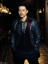 组图：段奕宏登开年刊封面 多情硬汉不失温暖