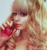 组图：俄罗斯真人芭比再曝美照 双球浑圆晒蜂腰