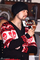 幻灯图：周杰伦领头做公益 被扯上绯闻很无奈