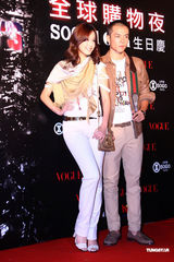 组图：钟汉良出席活动 名模辣妹香艳斗秀场面火爆