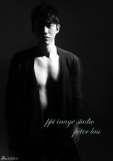 组图：吴建飞熟男写真散发健硕魅力