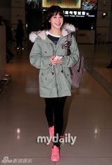 组图：全智贤结束中国行返韩 朴诗妍赴美拍写真