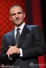 高清图：《大将军寇流岚》首映 巴特勒查斯坦嬉闹