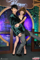 组图：唐禹哲对同性友人上下其手 对方直呼享受