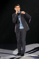 高清图：郑秀文个唱第五场与梁咏琪激情热吻