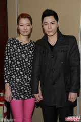 组图：《女警》庆功会谢天华周丽淇搞笑互吻