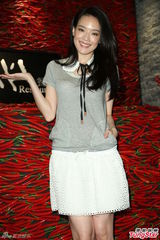 组图：蓝心湄高开衩风骚露半乳 舒淇清新白裙