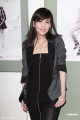 组图：周慧敏助阵黄凯芹个唱 曝对方不会用手机