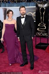 组图：阿弗莱克携爱妻亮相 无缘导演失落