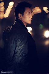 幻灯：李宗翰街拍写真 韩范儿造型演绎暗夜穿行