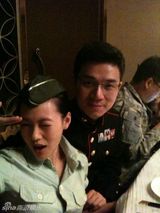 幻灯图：小S玩微博不亦乐乎 大秀宝贝女儿可爱照