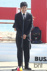 组图：李准河正宇出席釜山电影节舞台问候活动