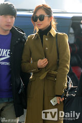 组图：少时Tiffany侑利为赴米兰帅气亮相机场