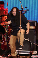 组图：蔡健雅抱吉他飙歌 压轴免费宣传新歌