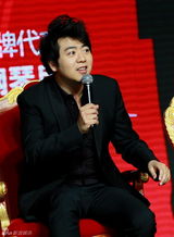 组图：郎朗帅气出席代言某品牌发布会