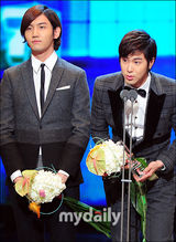 组图：韩MBC台广播演艺奖颁奖 《我是歌手》大赢