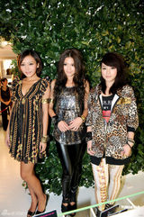 组图：周秀娜豹纹装出席活动 欲买楼与家人住