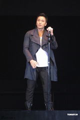 组图：邓智伟演唱会群星助阵 黄宗泽吃林峰醋