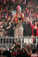 组图：罗志祥香港开唱 谭咏麟相挺当和事佬