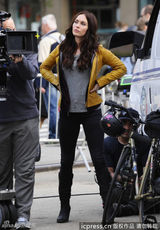 组图：梅根-福克斯现身片场身材微胖