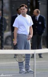 组图：莱昂纳多《华尔街之狼》片场欢乐打网球