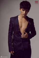 组图：至上励合张远真空上阵演绎神秘性感