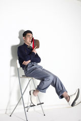 组图：贾一平雅痞写真 生活就是一场精彩的游戏