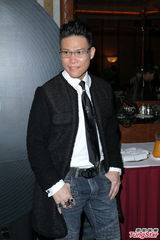 组图：苏永康遇车祸撞铁栏 笑言大难不死必发达