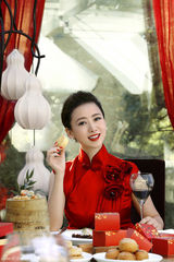 高清图：翁虹熟女写真贺中秋 温婉女人知性妩媚