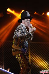 组图：黄耀明个唱何韵诗亲吻 林宥嘉变粉丝献唱