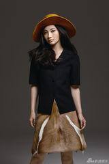 组图：姚笛新年摩登复古大片 率性轻熟女自在如风