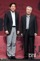 组图：安圣基出席林权泽导演新作记者会