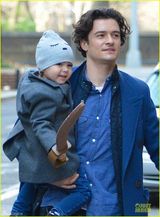 组图：米兰达助阵前夫歌舞剧  小弗林挥剑自如