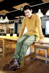 组图：王雨金秋居家写真 享受惬意生活