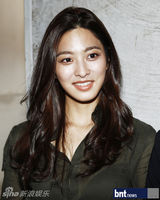 组图：韩星朴信惠与少时秀英等亮相首尔时装周