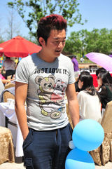 高清图：刘孜为爱子摆百日宴 圈内好友齐聚送祝福